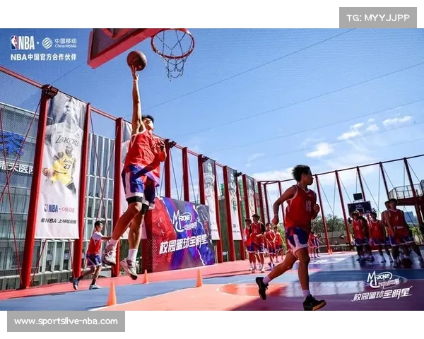 年轻球员参与社区活动，NBA拓展青少年篮球教育