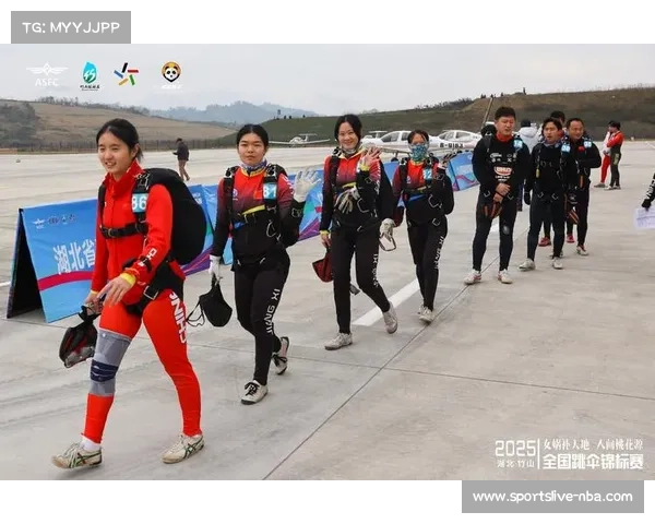 全国室内跳伞锦标赛湖北队斩获四人造型冠军，9个项目与国际规则接轨